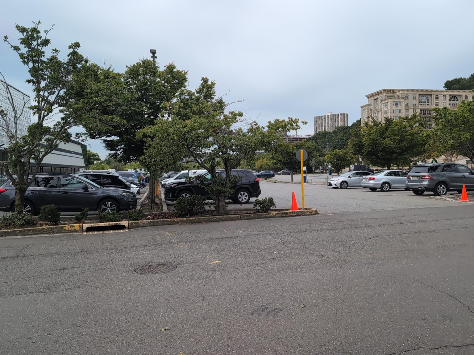 Mitsuwa Marketplace New Jerseyの駐車場とEdgewater周辺の様子